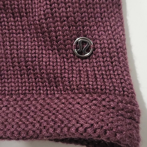 Lululemon NWOT'S Burgundy Neckwarmer & Scarf - Picture 3 of 8